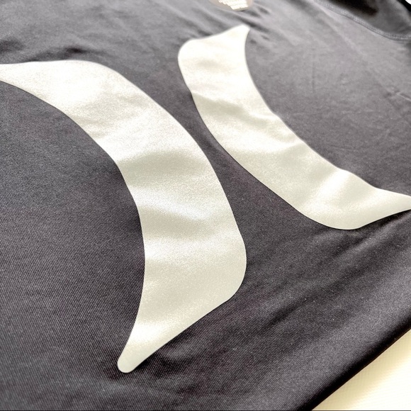 NWT medium Black Hurley SPF 50 rashguard - Picture 3 of 6